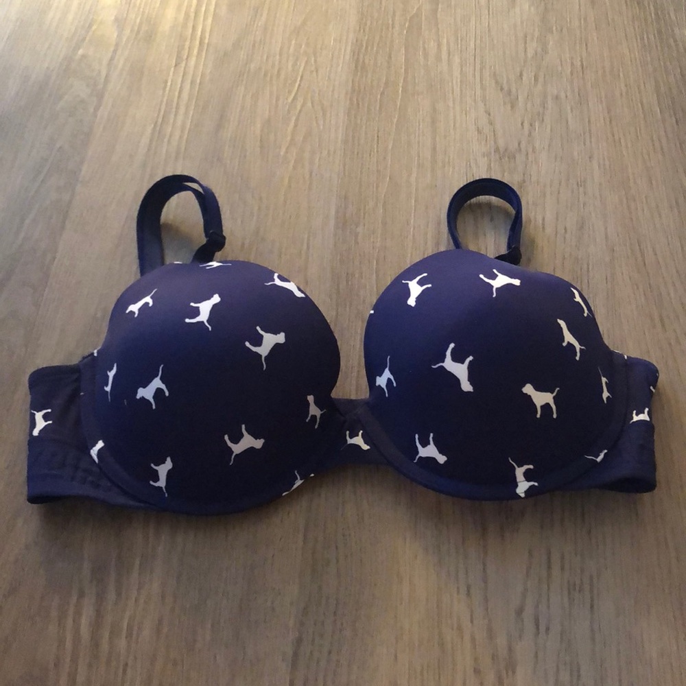 Pink by Victoria’s Secret wear everywhere lightly lined bra dog logo print